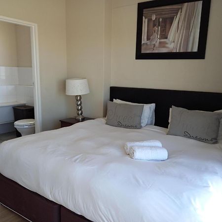Majorca Apartments By Bon Hotels เคปทาวน์ ภายนอก รูปภาพ